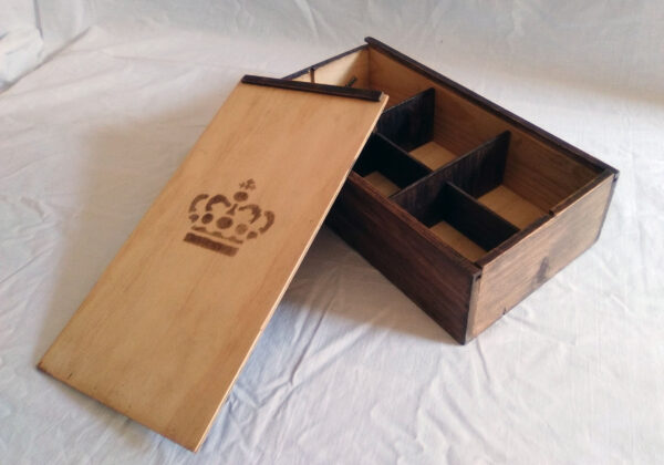 Caja de madera para organizar joyas o cinturones