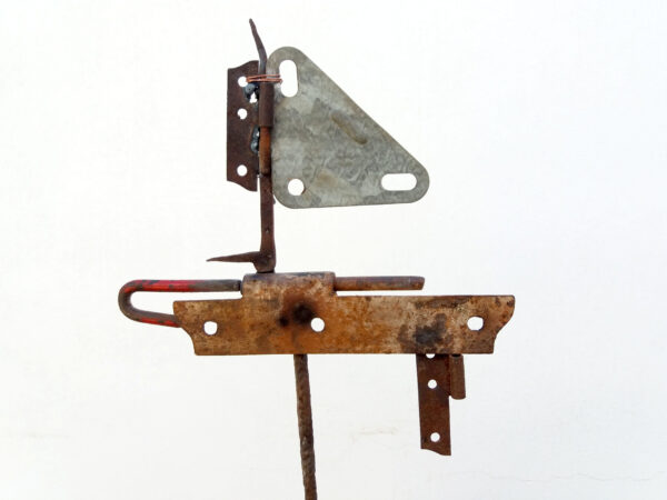 Escultura de barco con metal reciclado y base de madera para decoración - Imagen 2